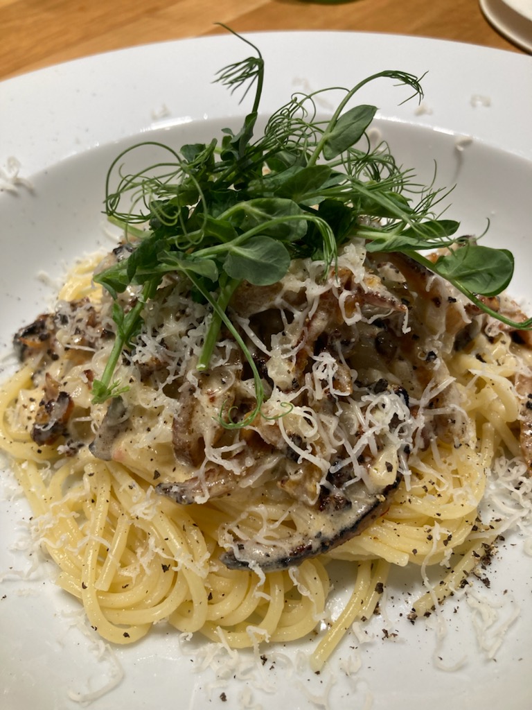 Pastasås med baconstrimlor